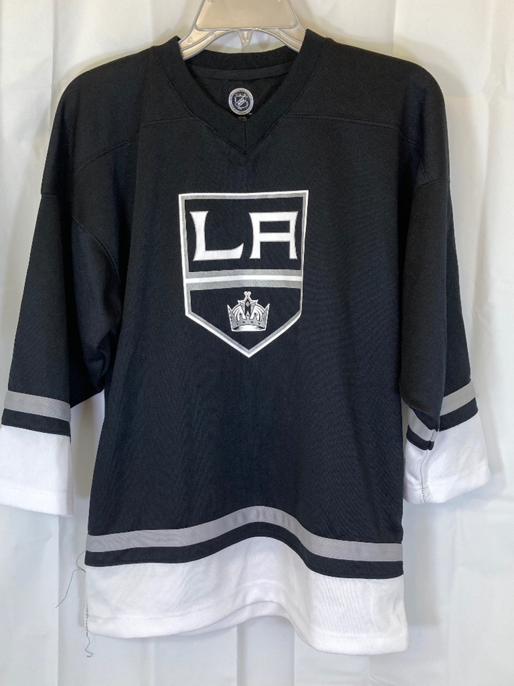 Los Angeles Kings YOUTH XL Jersey Shirt Black White 16/18 Long Sleeve V Neck